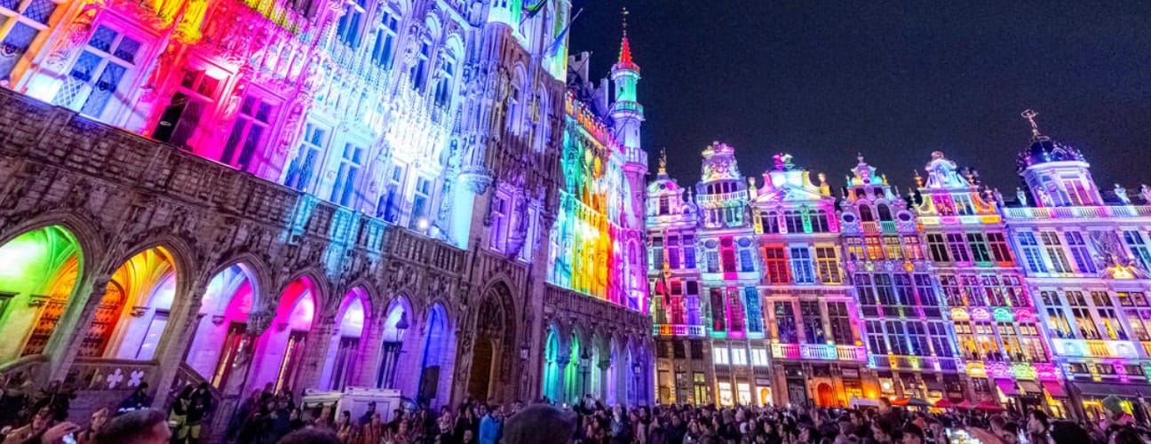Spectacle de lumières sur la Grand-Place de Bruxelles en hiver